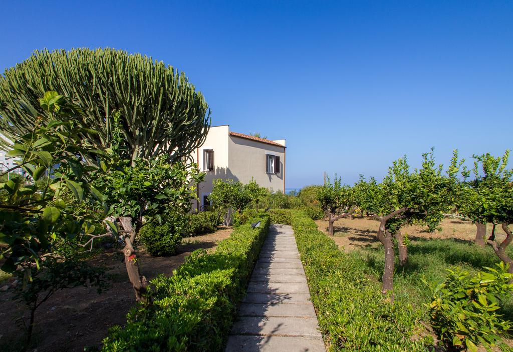 تْشيفالو Bouganville B&B المظهر الخارجي الصورة